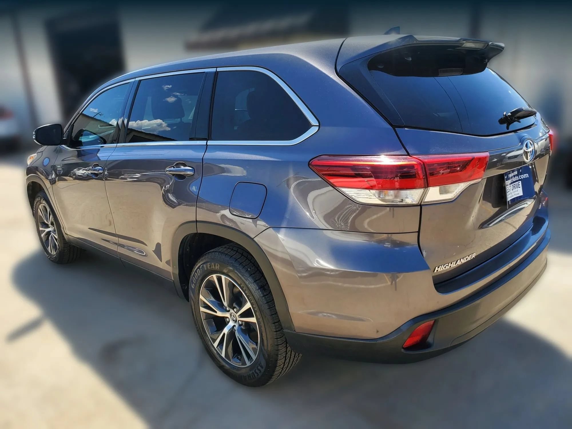 Used 2019 Toyota Highlander Plus FWD image 9