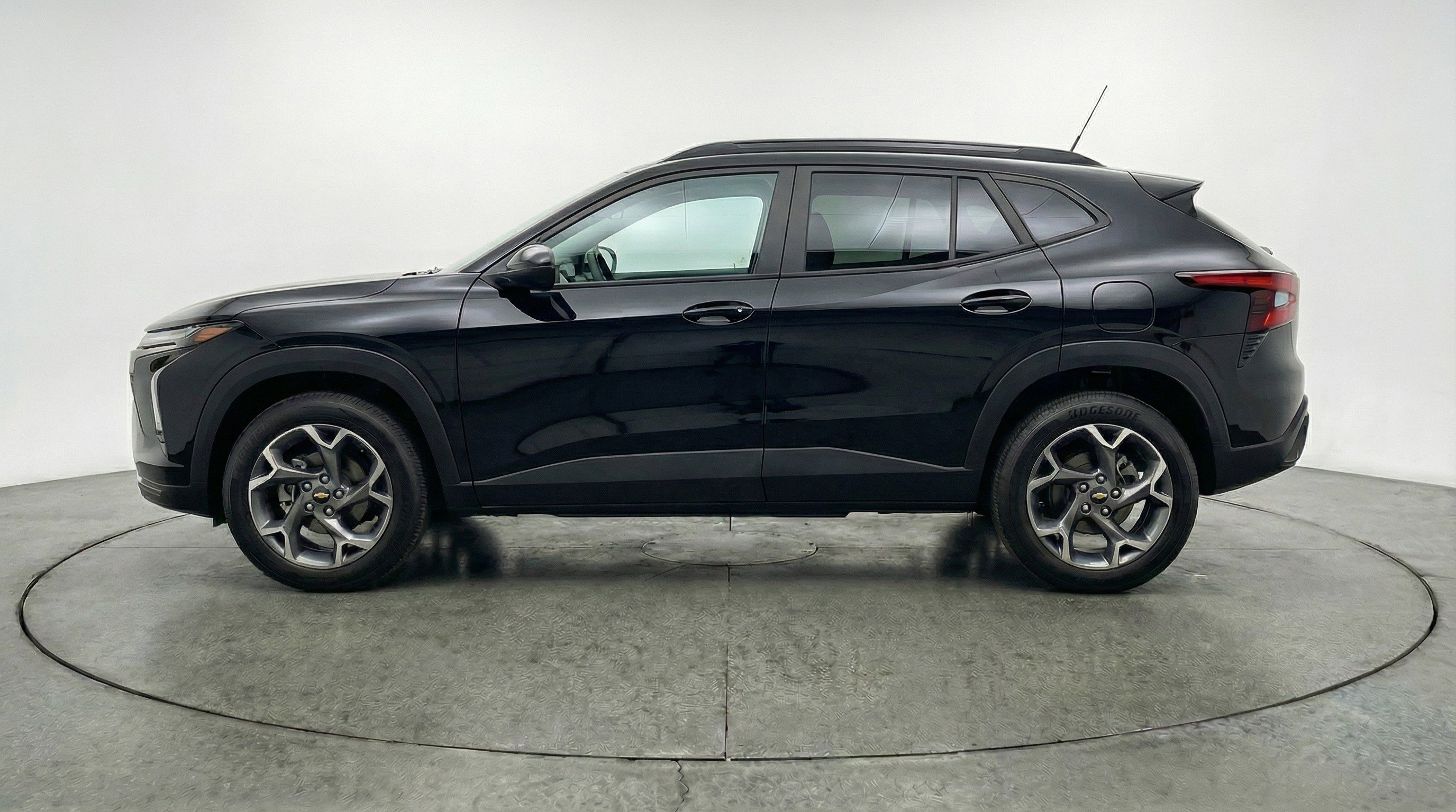 Used 2025 Chevrolet Trax LT image 5