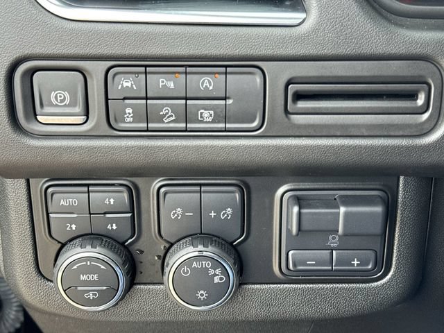 Used 2024 Chevrolet Tahoe Z71 w/ Z71 Off-Road Package AWD/4WD image 19