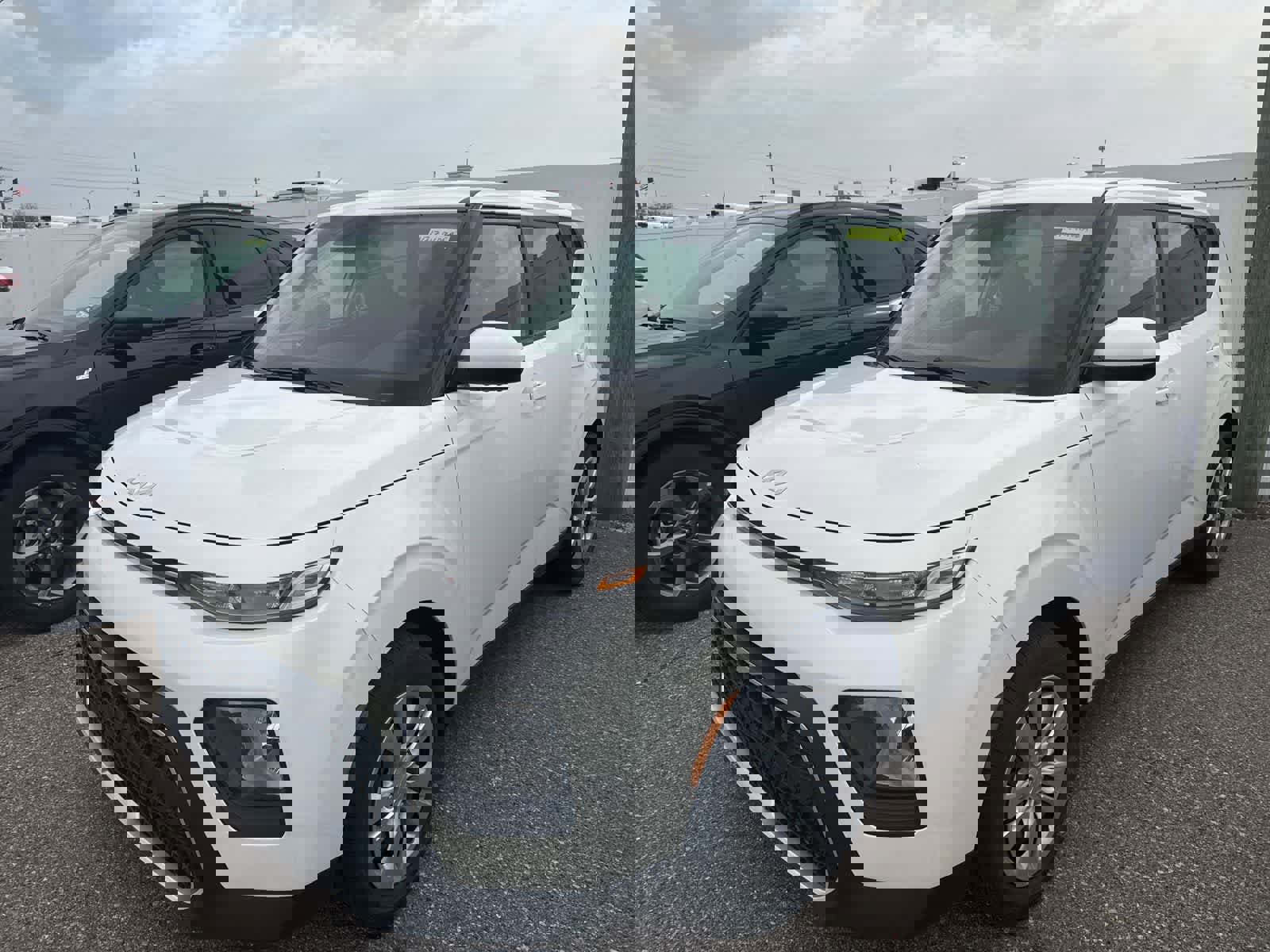 Used 2022 Kia Soul LX image 2