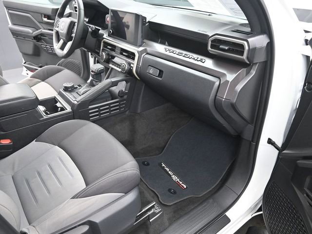 Used 2025 Toyota Tacoma TRD Off-Road AWD/4WD image 17