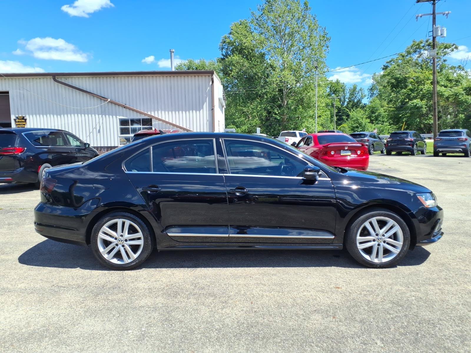 Used 2017 Volkswagen Jetta SEL FWD image 2