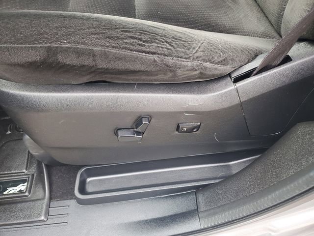 Used 2016 Dodge Grand Caravan SXT image 16