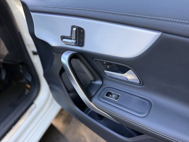 Used 2025 Mercedes-Benz CLA 250 image 34