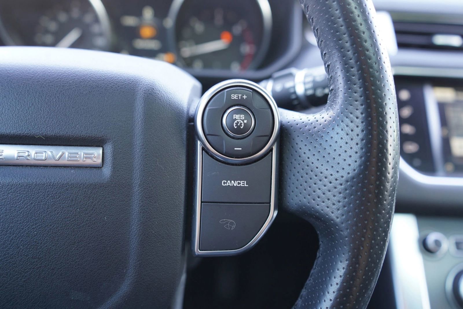 Used 2016 Land Rover Range Rover Sport SE image 12