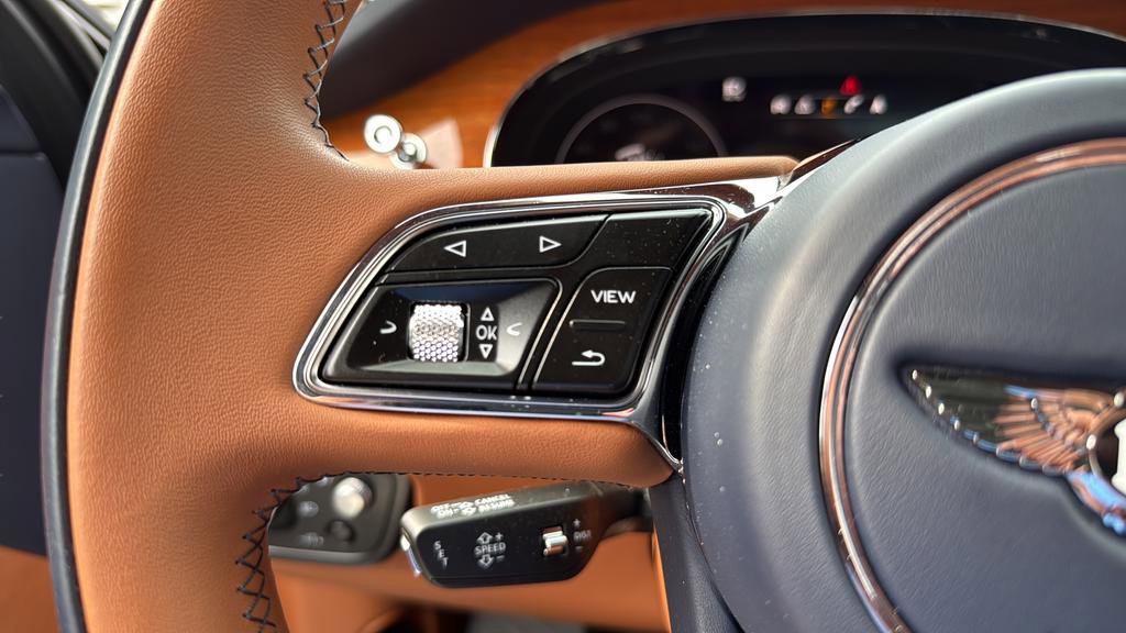 Certified 2022 Bentley Bentayga AWD/4WD image 34