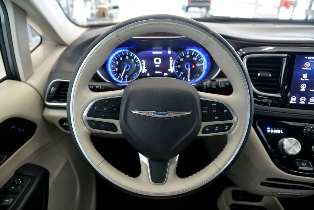 Used 2019 Chrysler Pacifica Limited w/ Advanced Safetytec Group image 18