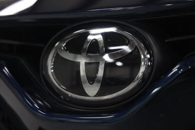 Used 2020 Toyota Camry SE FWD image 4