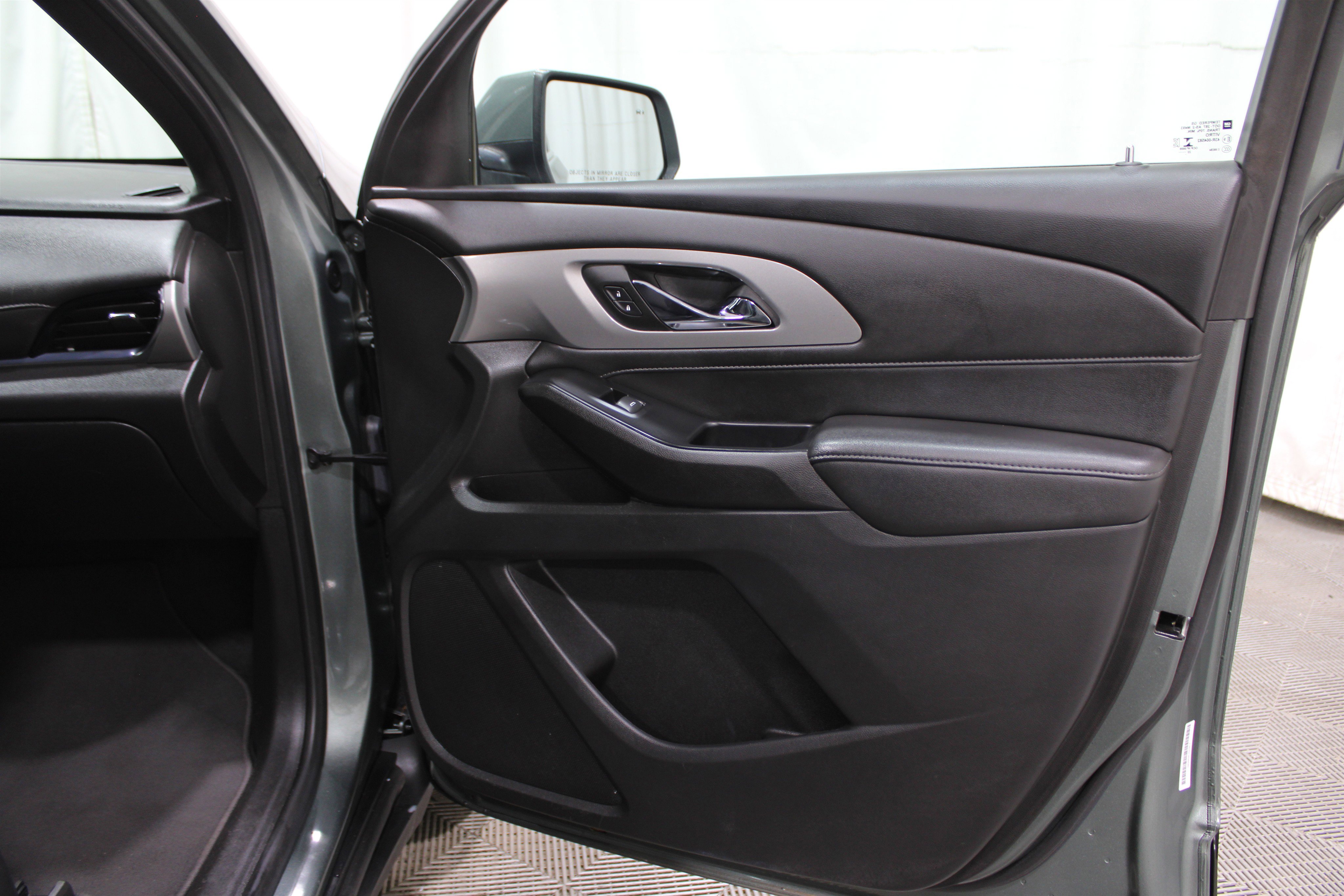 Used 2023 Chevrolet Traverse LT image 33