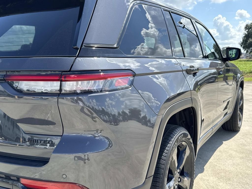 New 2025 Jeep Grand Cherokee Limited w/ Black Appearance Package RWD image 15