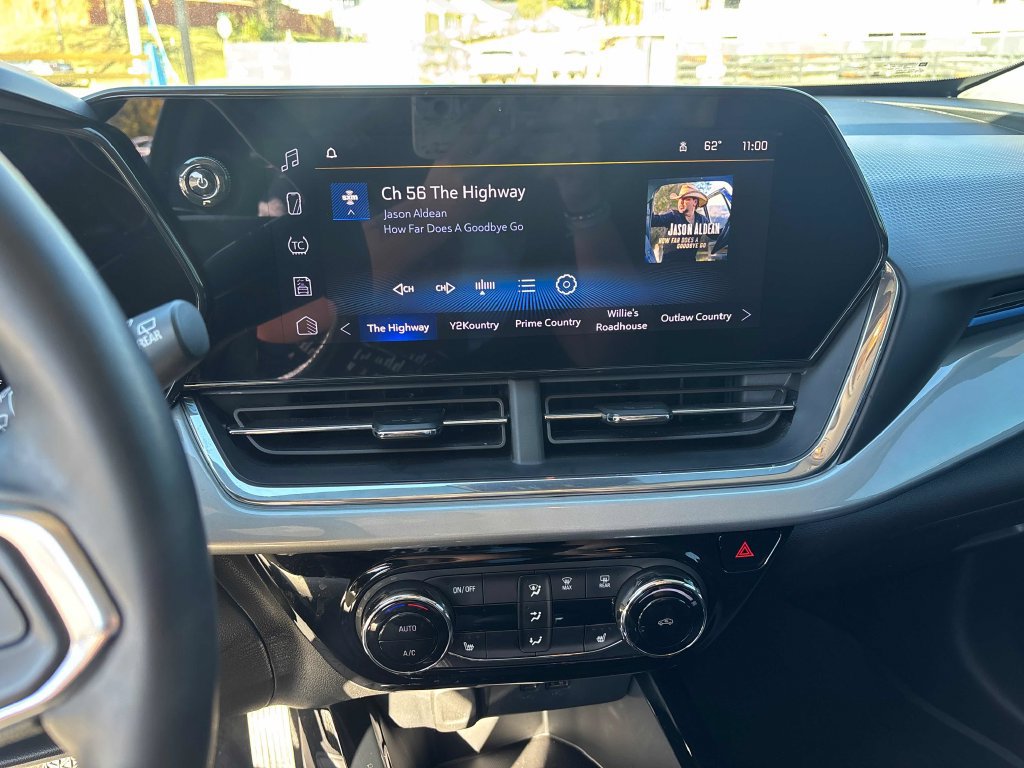 Used 2025 Chevrolet Trax LT w/ Driver Confidence Package FWD image 14
