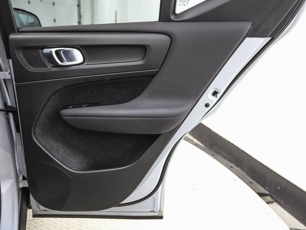 Used 2021 Volvo XC40 T5 R-Design w/ Protection Package Premier image 25