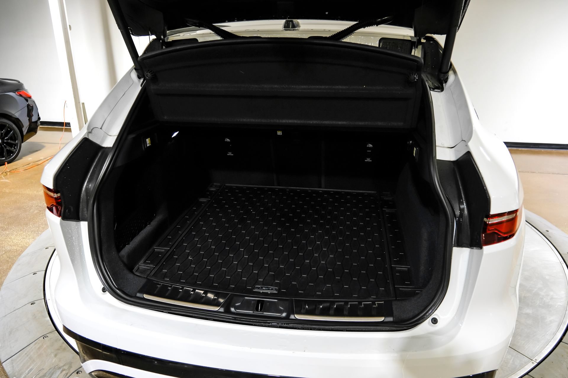 Used 2024 Jaguar F-PACE R-Dynamic S AWD/4WD image 64