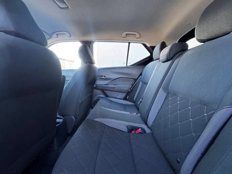 Used 2020 Nissan Kicks SV image 12
