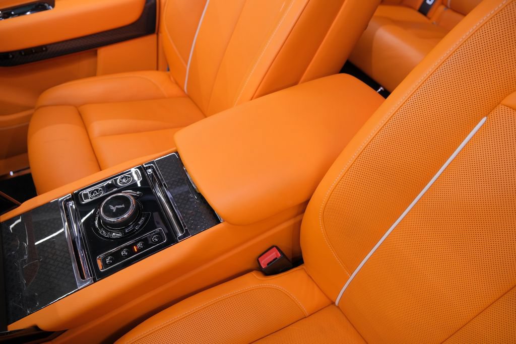 Used 2025 Rolls-Royce Cullinan Black Badge AWD/4WD image 20
