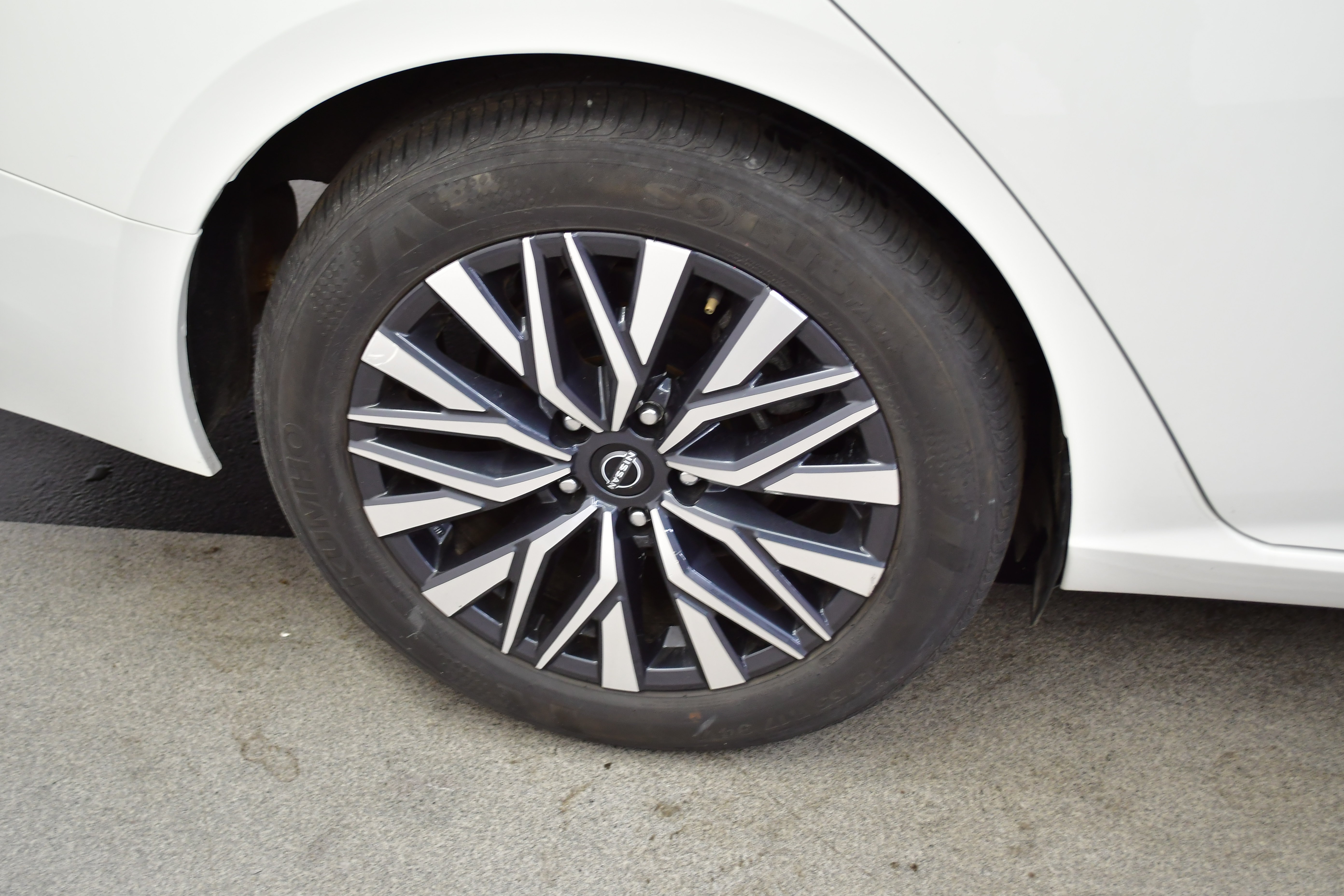 Used 2025 Nissan Altima 2.5 SV FWD image 35