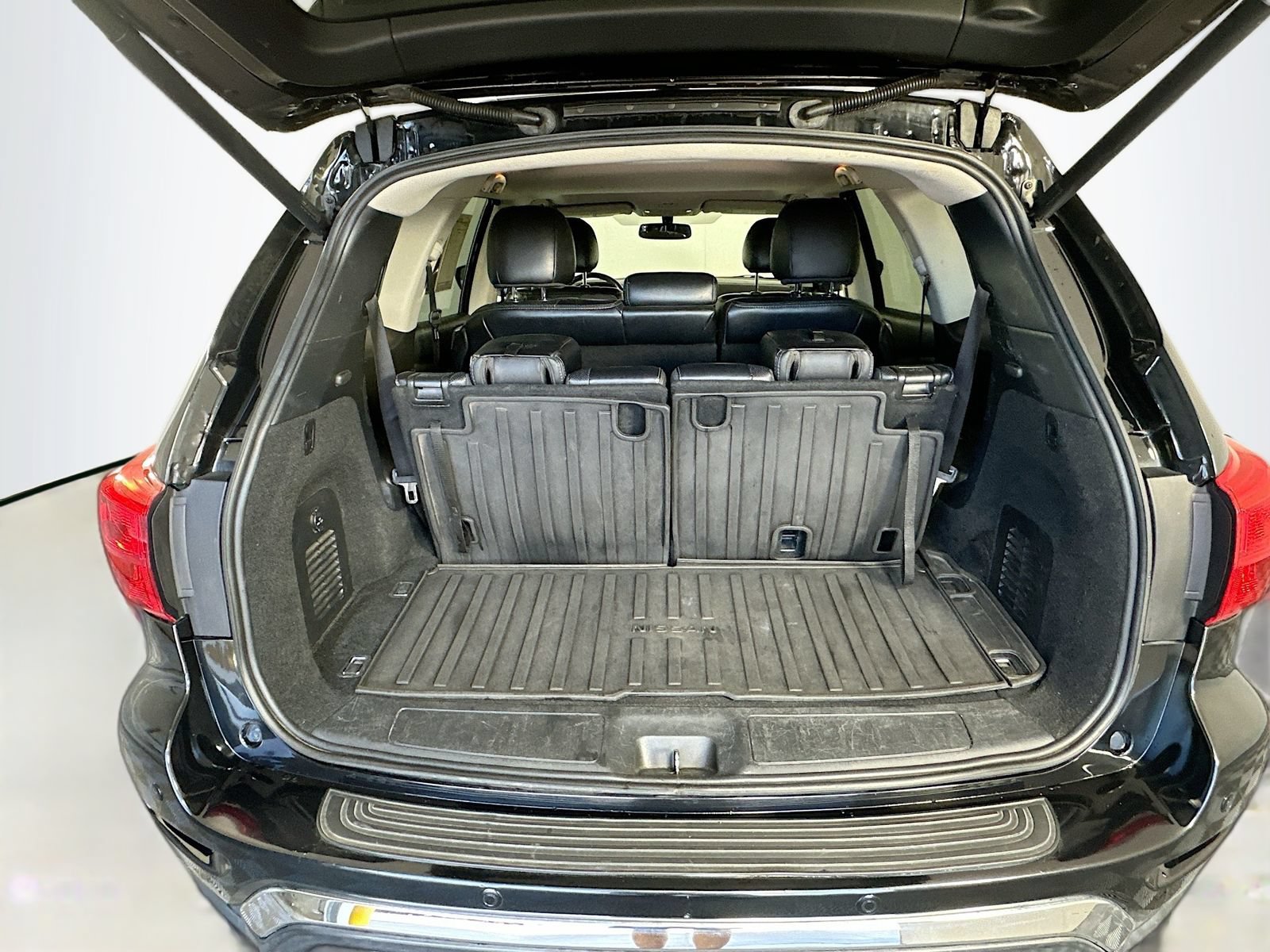 Used 2020 Nissan Pathfinder Platinum AWD/4WD image 27