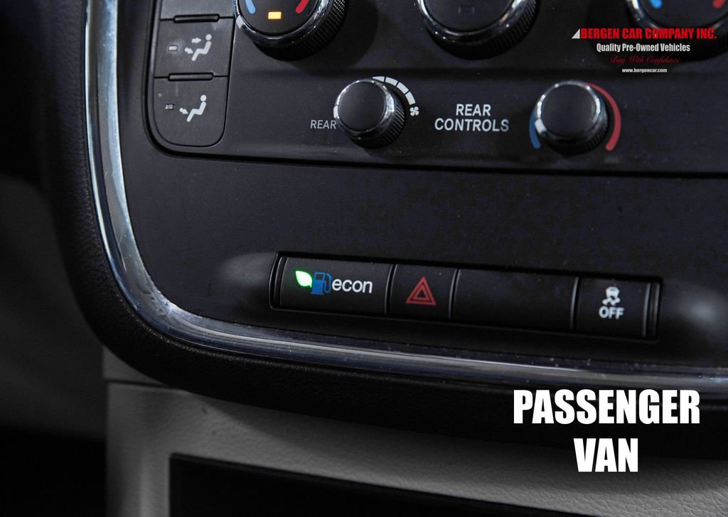 Used 2018 Dodge Grand Caravan SE w/ UConnect Hands-Free Group FWD image 27