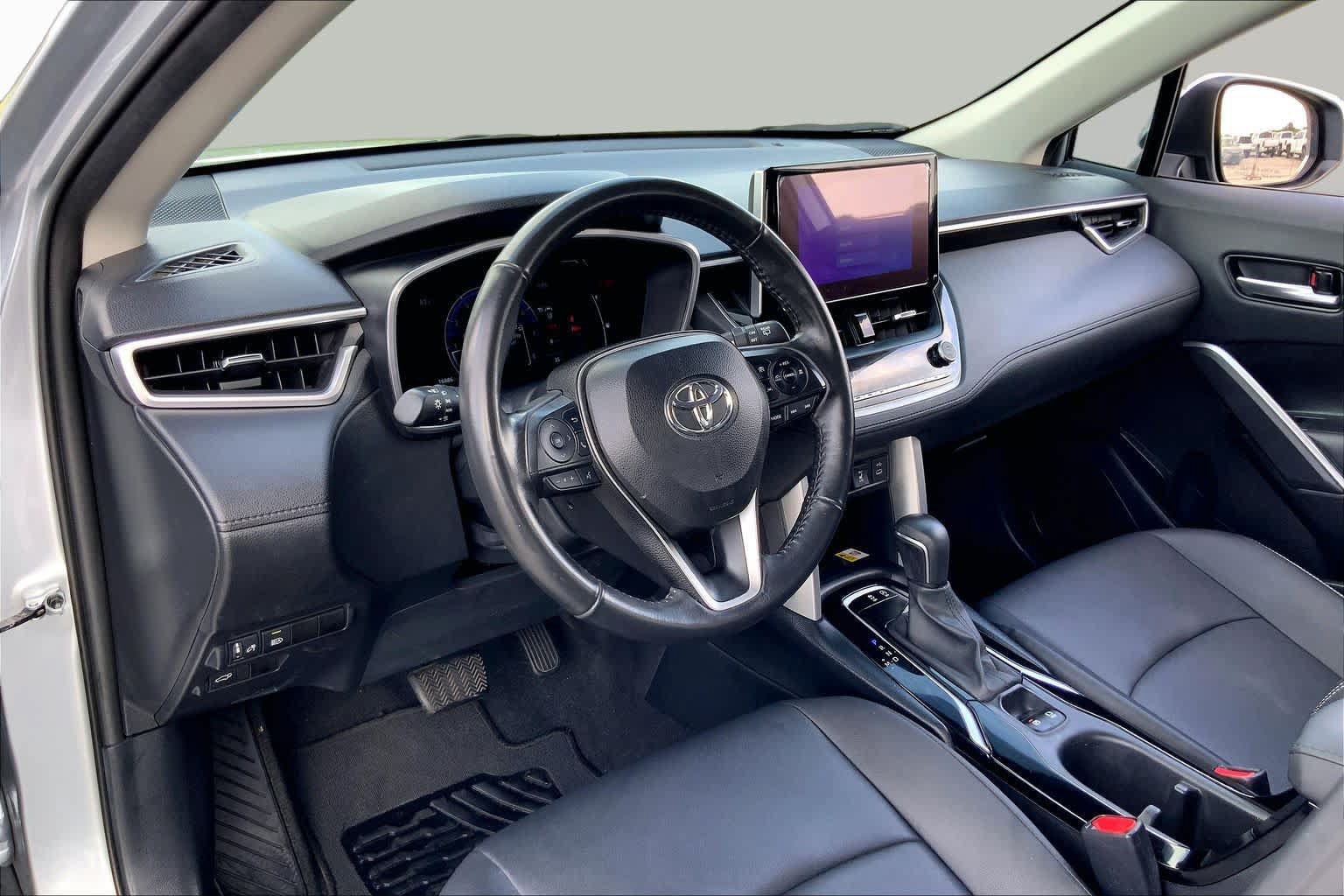 Certified 2023 Toyota Corolla Cross XLE w/ Convenience Package FWD image 17