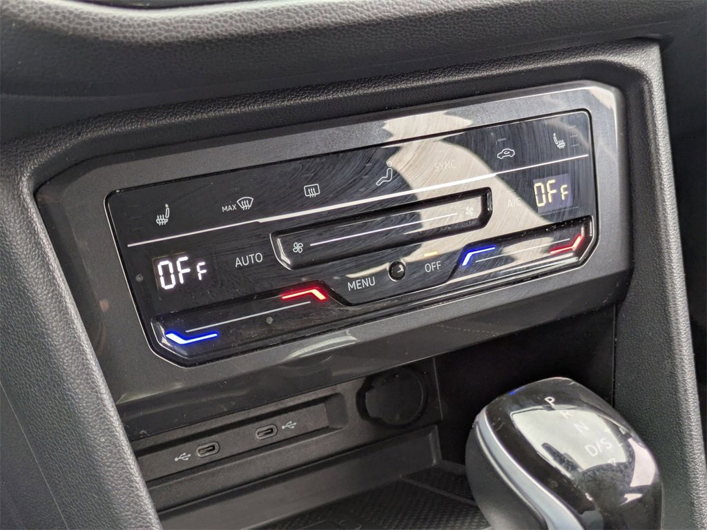 Used 2024 Volkswagen Tiguan SE image 22