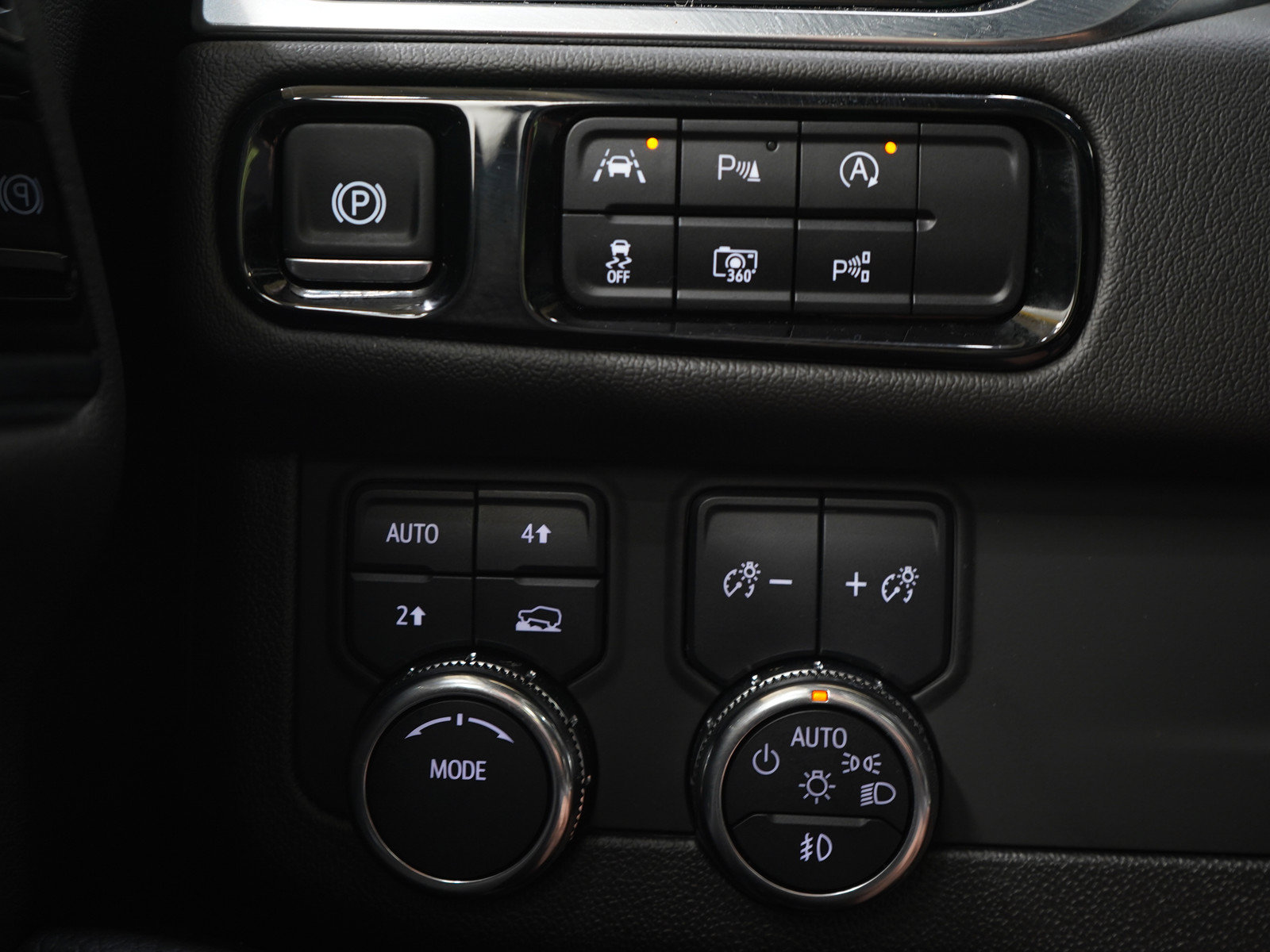 Used 2025 GMC Yukon XL Denali w/ Sun & Power Step Package AWD/4WD image 24