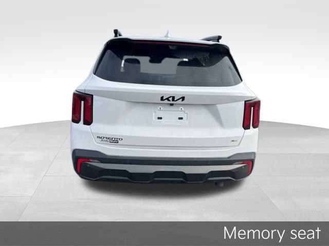 Certified 2025 Kia Sorento SX Prestige w/ Olive Brown Leather Package image 7