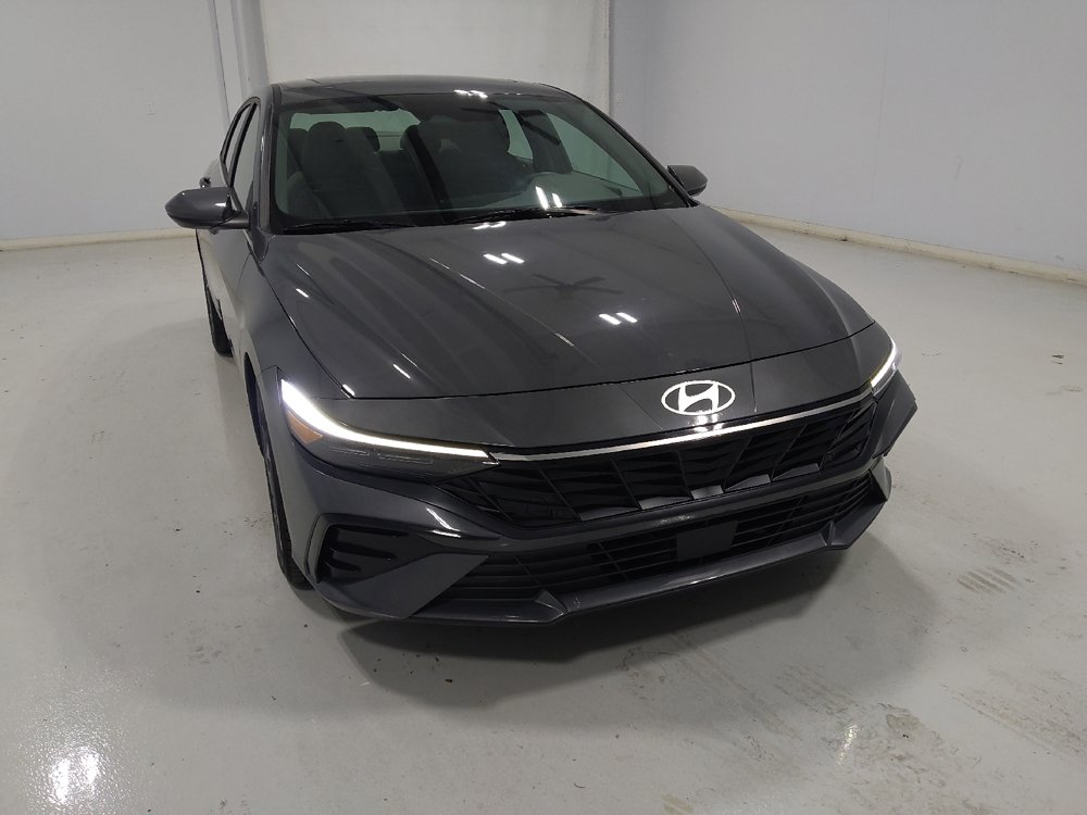 Used 2025 Hyundai Elantra SEL FWD image 14