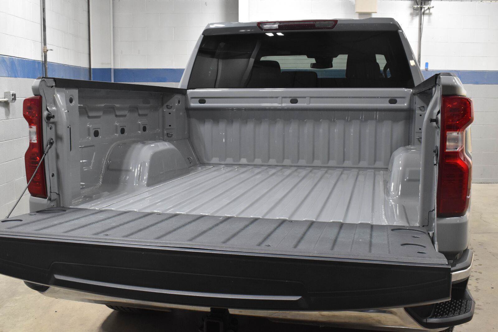Used 2024 Chevrolet Silverado 1500 LT AWD/4WD image 23