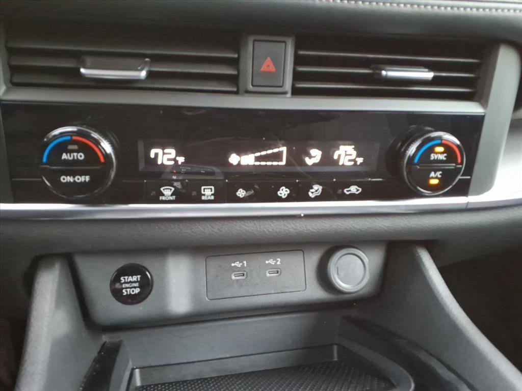 Used 2025 Nissan Rogue SV image 19