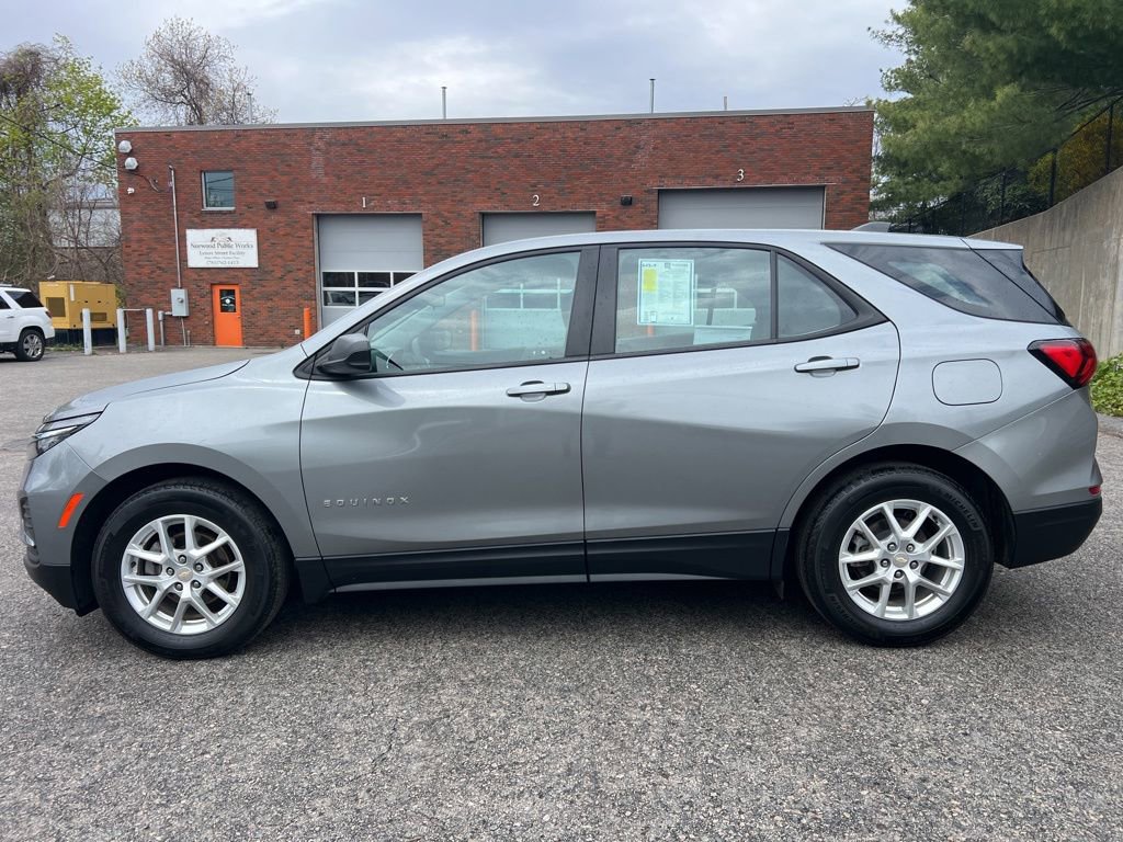 Used 2023 Chevrolet Equinox LS FWD image 2