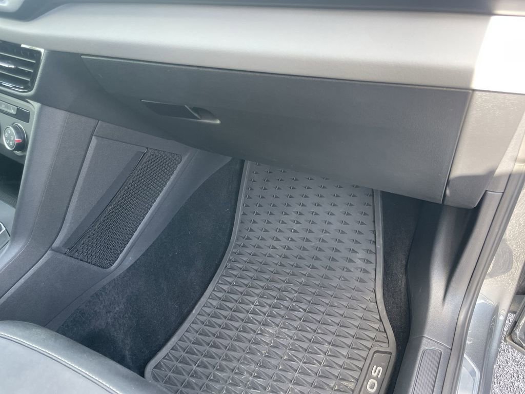 Certified 2022 Volkswagen Taos SE image 32