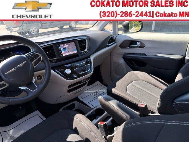 Used 2024 Chrysler Voyager LX FWD image 15