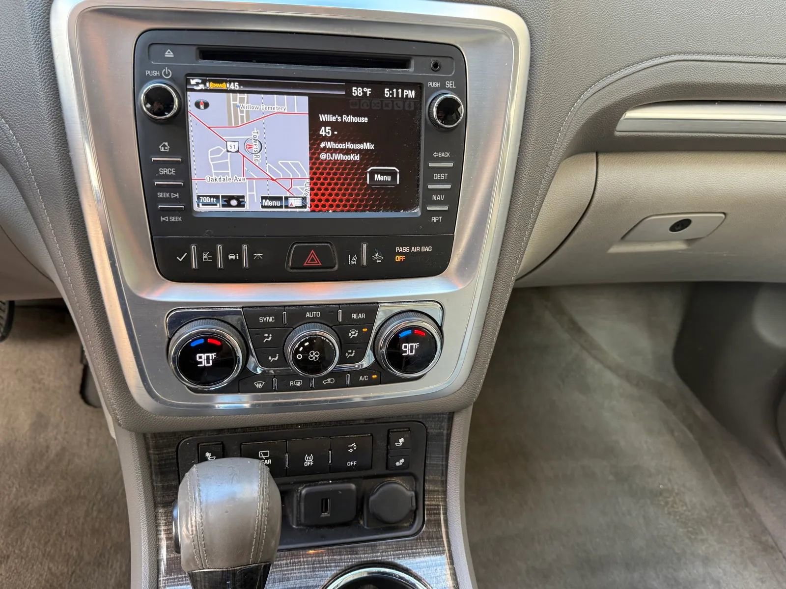 Used 2015 GMC Acadia SLT image 25