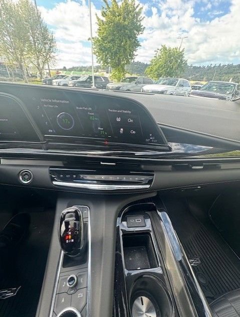 Used 2023 Cadillac Escalade ESV V image 10