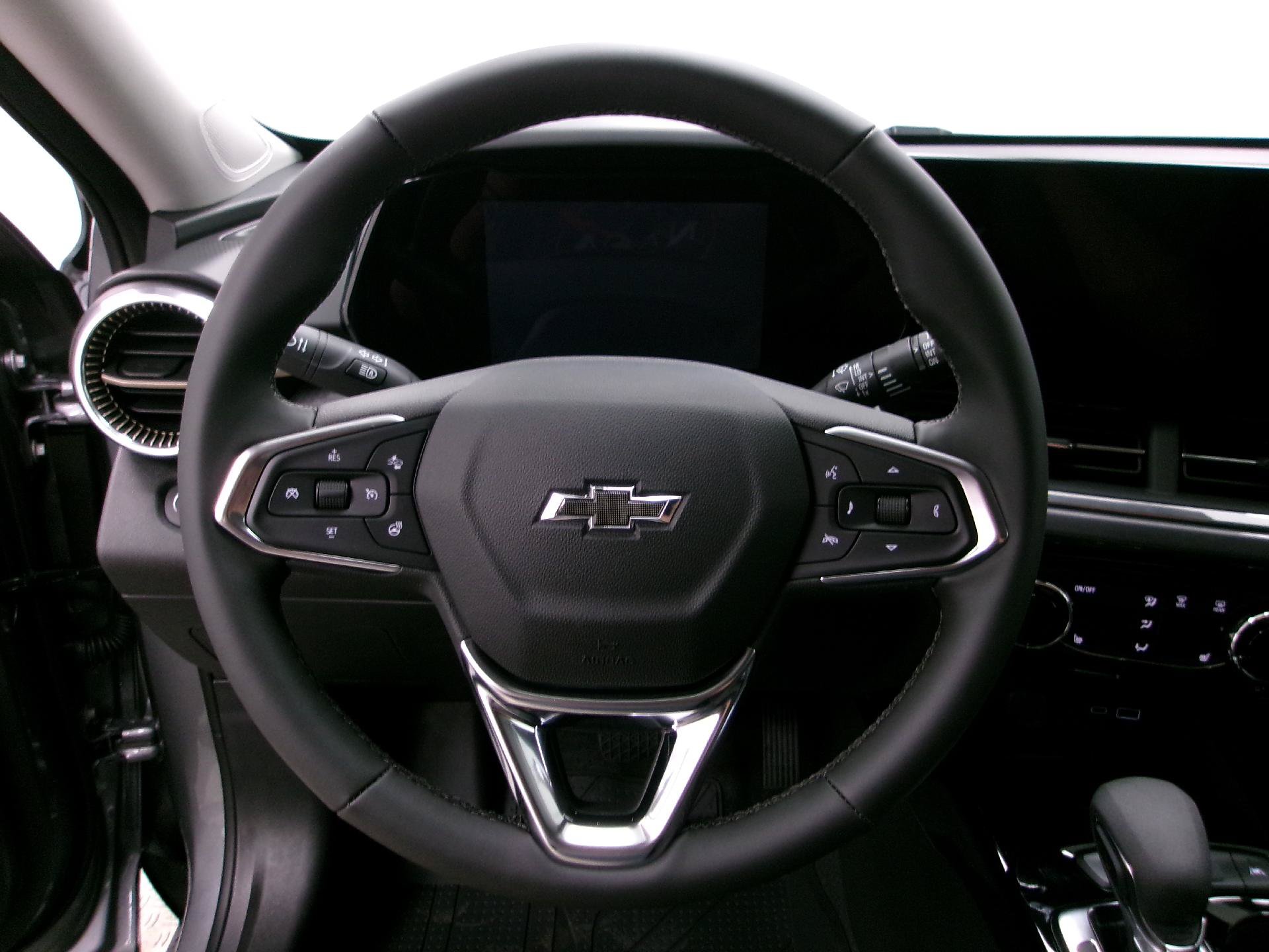 New 2026 Chevrolet Trax ACTIV w/ Sunroof Package FWD image 7