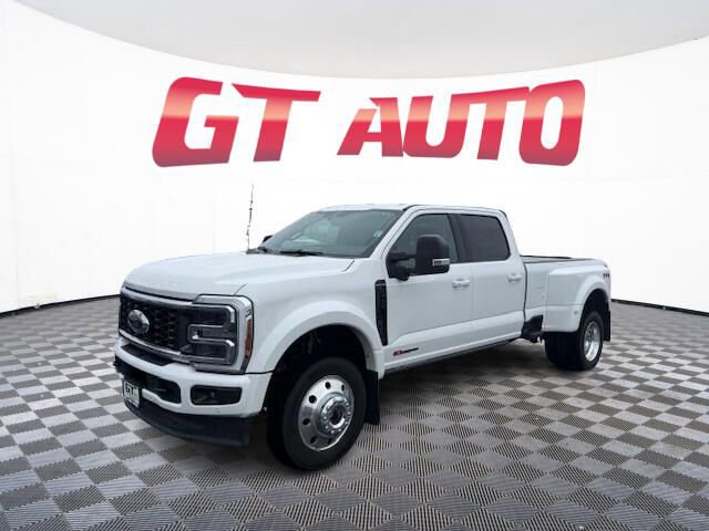 Used 2025 Ford F450 Platinum w/ FX4 Off-Road Package image 3