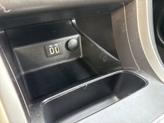 Used 2020 Ford Fusion SE image 27