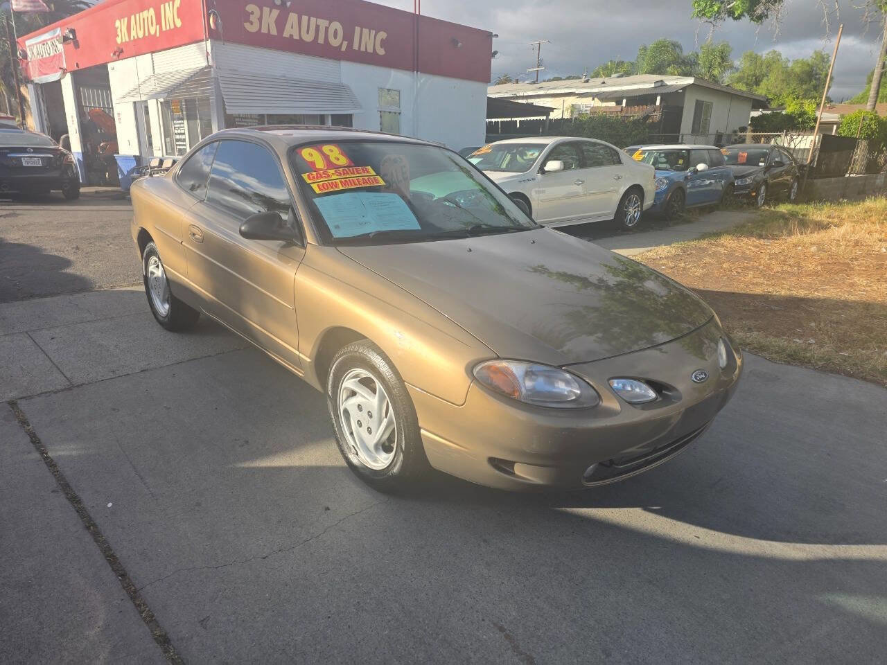 Used 1998 Ford Escort image 1