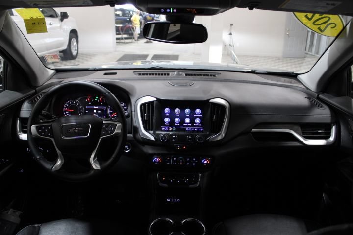 Used 2024 GMC Terrain SLT w/ Infotainment Package II AWD/4WD image 2
