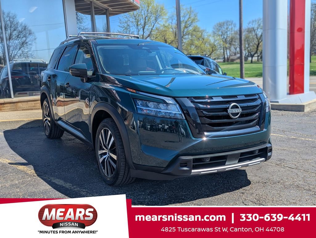 Used 2023 Nissan Pathfinder Platinum image 1
