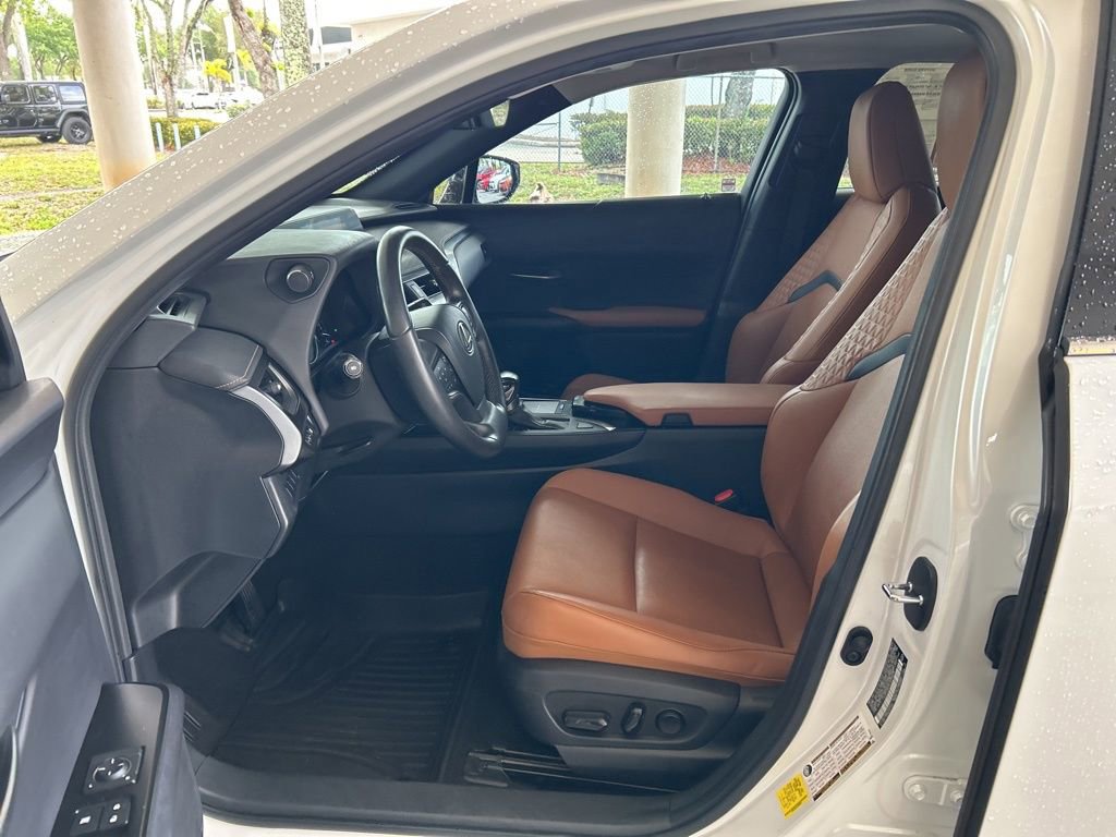 Used 2020 Lexus UX 200 w/ Premium Package image 5