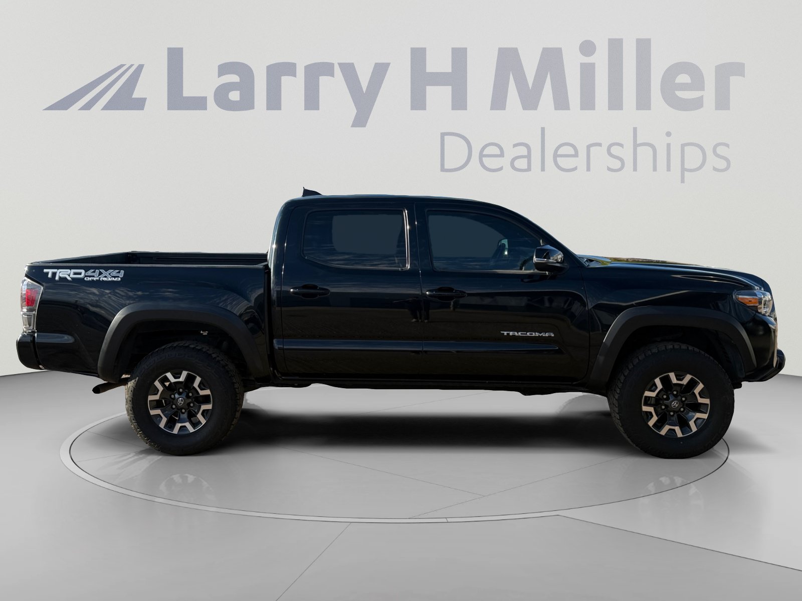 Used 2022 Toyota Tacoma TRD Off-Road w/ Technology Package AWD/4WD image 6