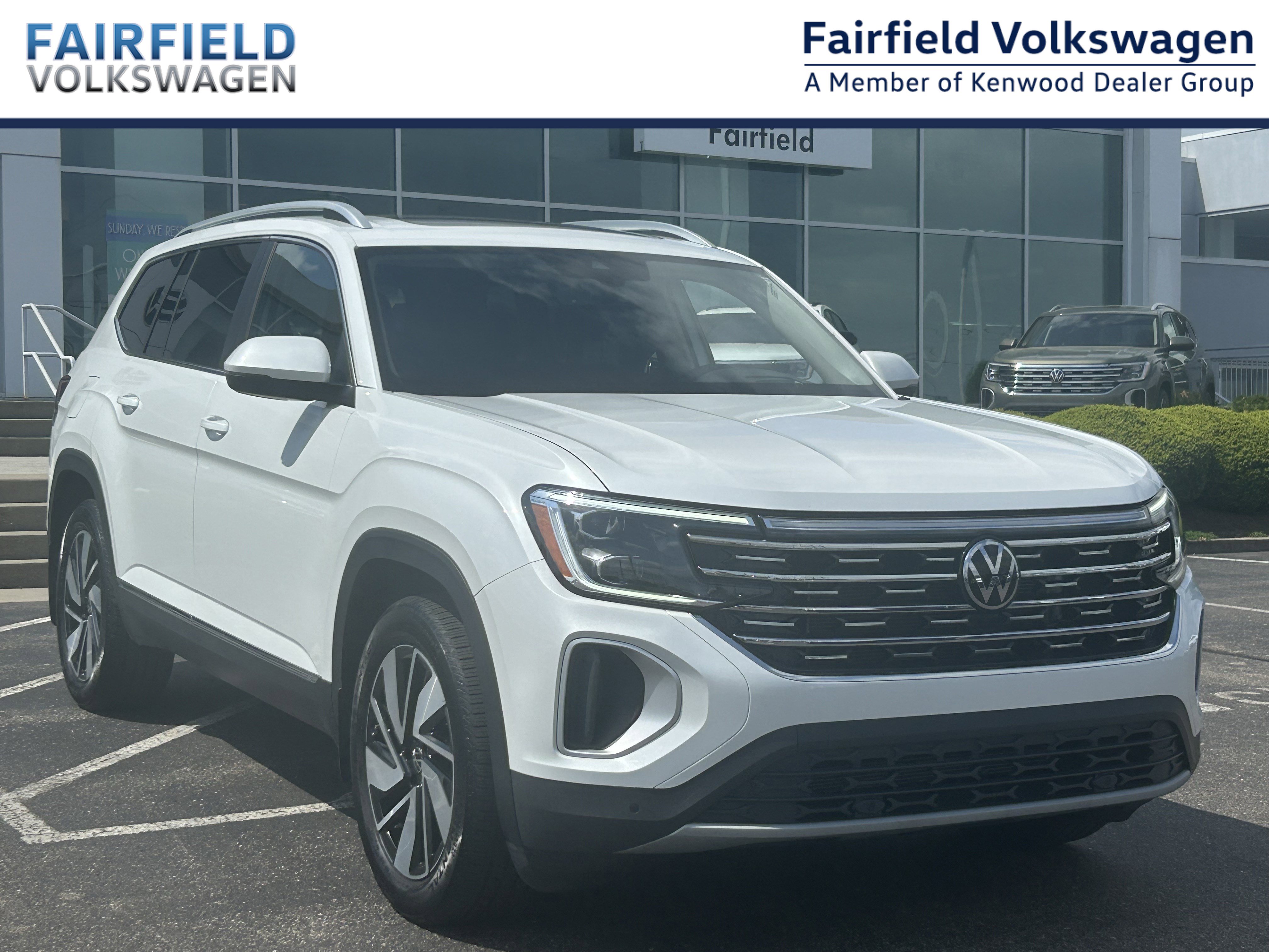 Used 2025 Volkswagen Atlas SEL AWD/4WD image 1