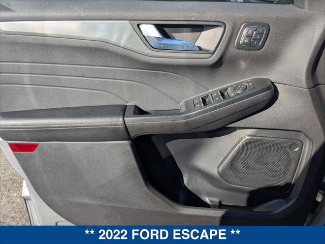 Used 2022 Ford Escape Titanium w/ Class II Trailer Tow Package image 10