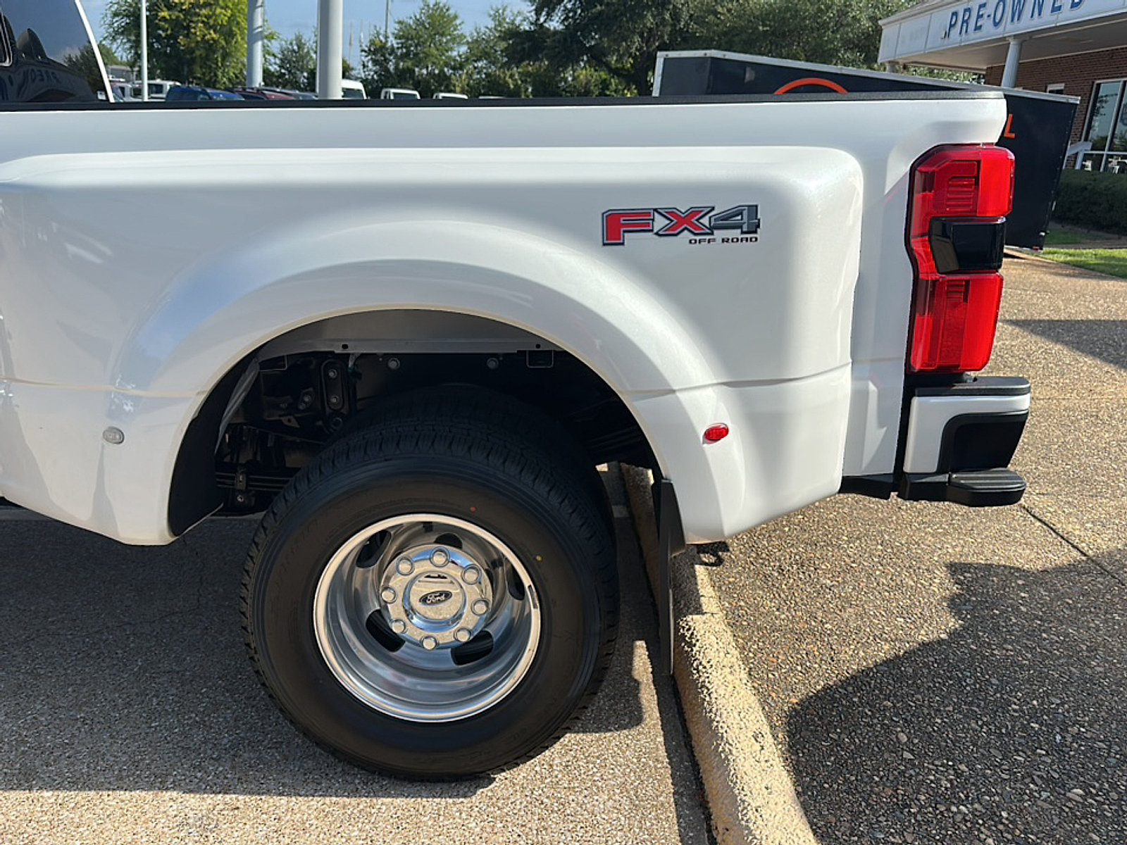 Used 2023 Ford F350 Limited w/ FX4 Off-Road Package AWD/4WD image 7