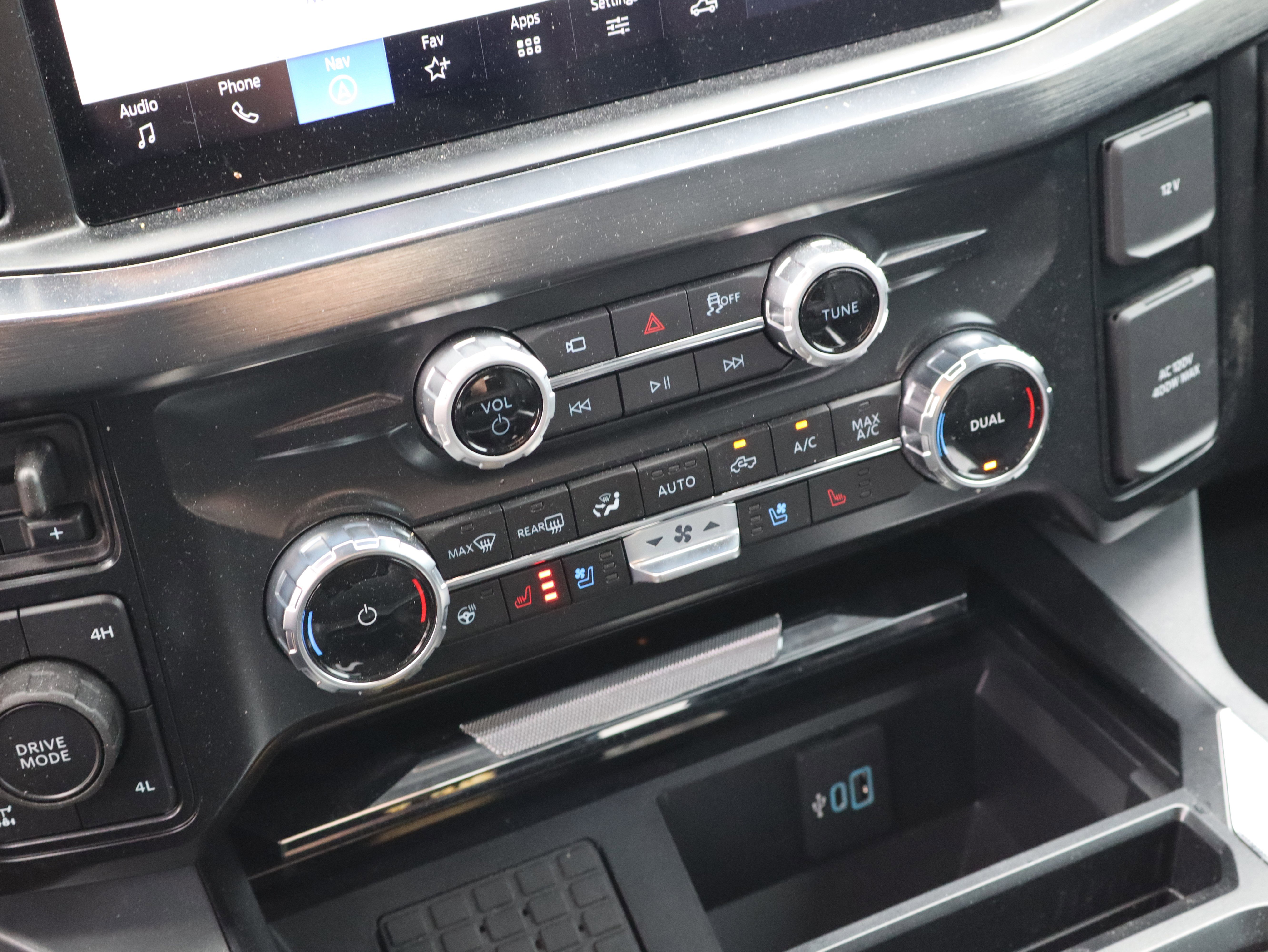 Used 2025 Ford F350 Lariat w/ Black Appearance Package image 34