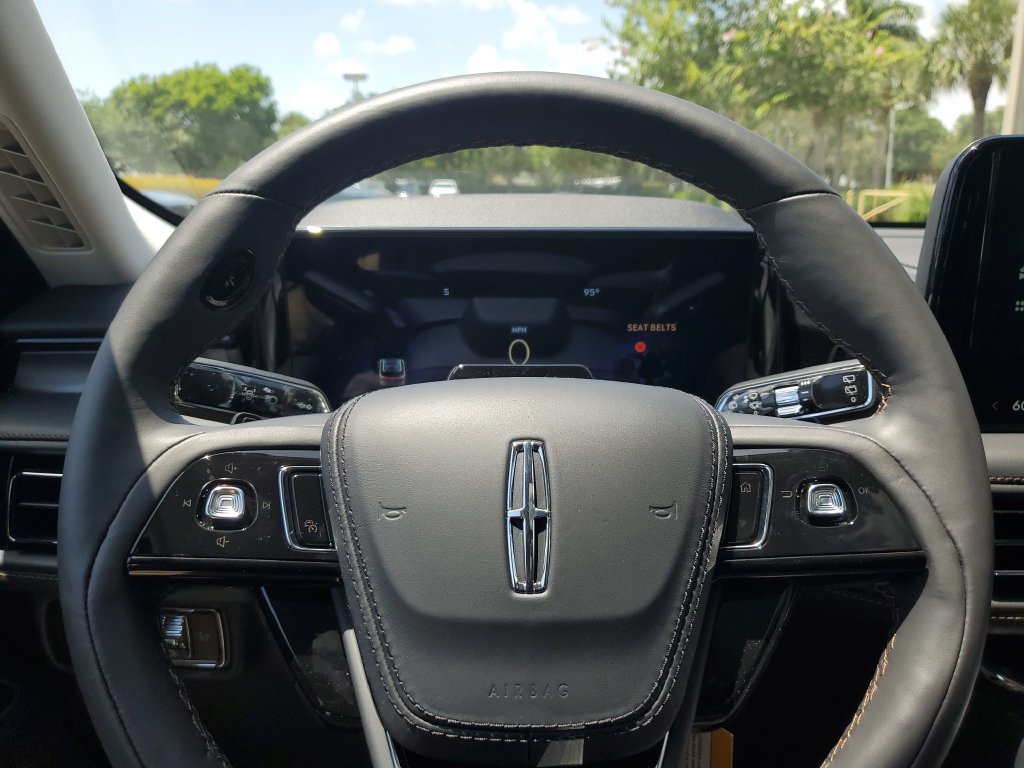 New 2026 Lincoln Aviator 2WD image 25