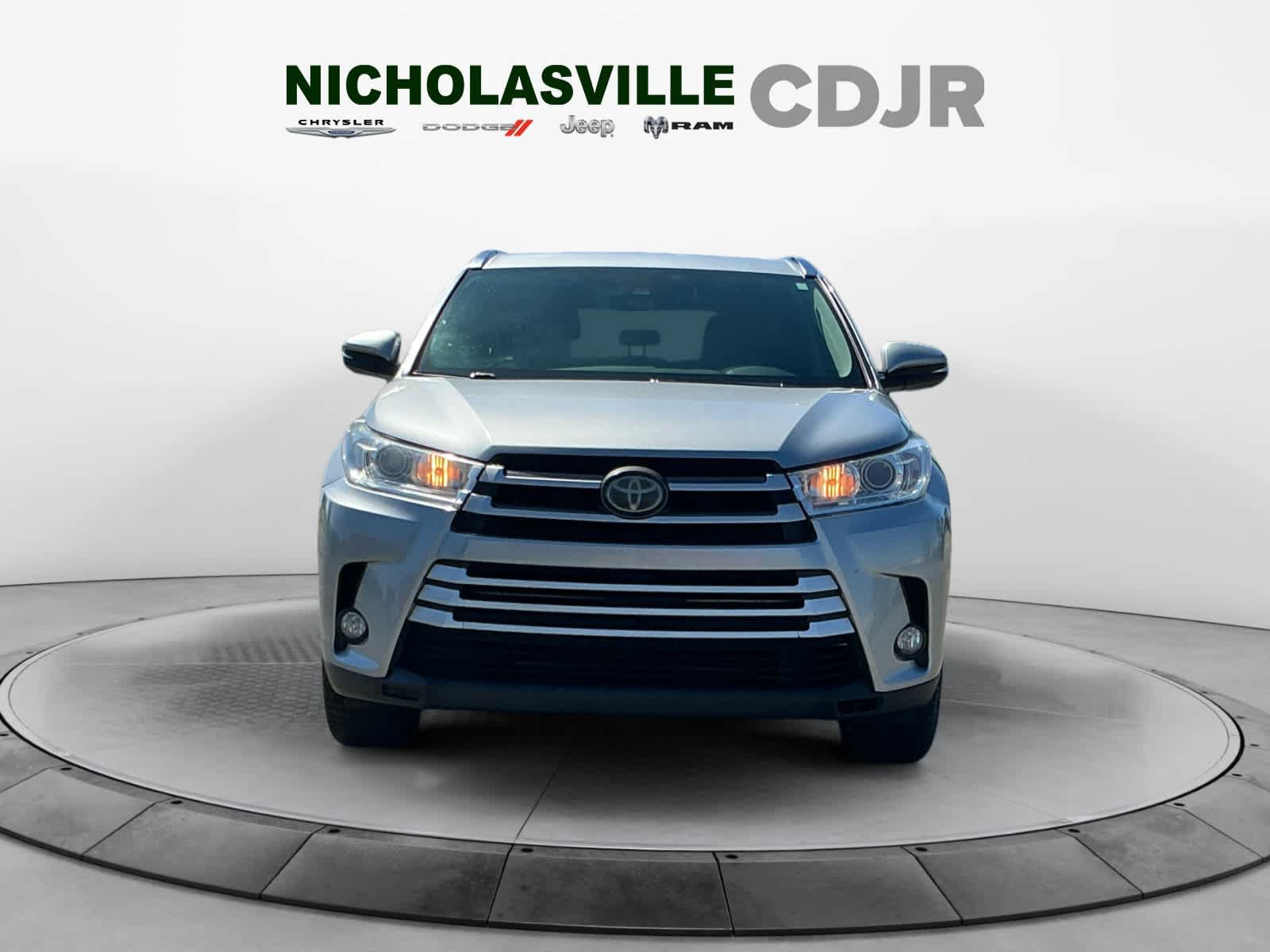 Used 2017 Toyota Highlander XLE AWD/4WD image 8