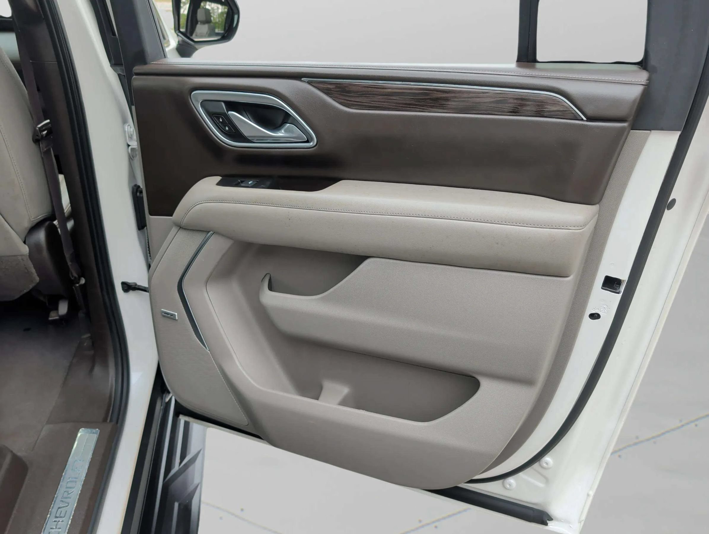 Used 2021 Chevrolet Suburban LT RWD image 35