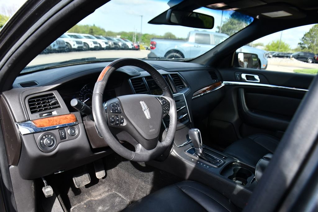 Used 2016 Lincoln MKS AWD image 11